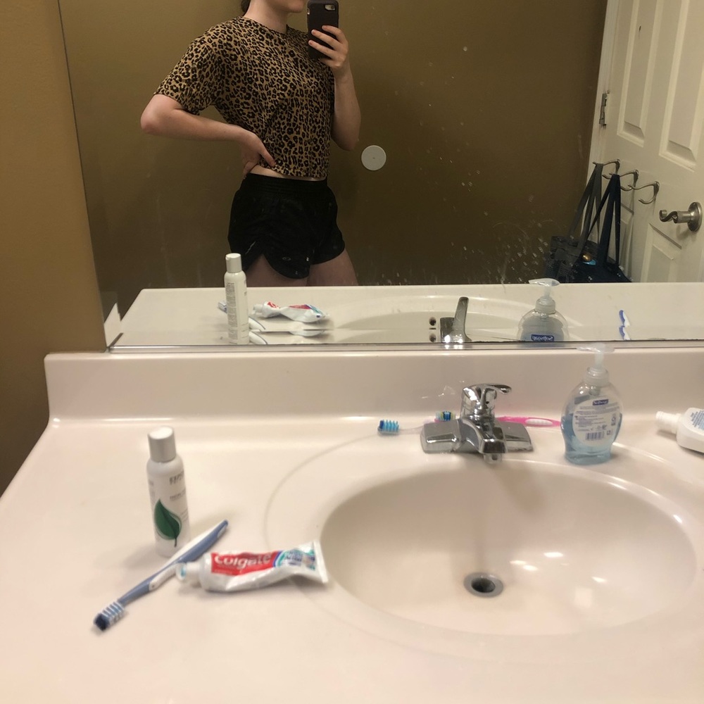 Cheetah Print Crop Top - Picture 3 of 4